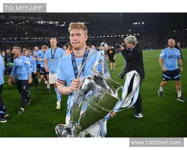 德布劳内赛场爆发小插曲，裁判如何处理？