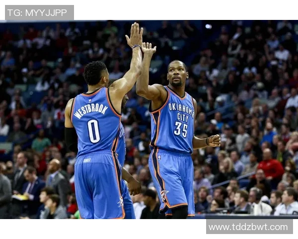 杜兰特与教练激烈争执冲突升级 球队内部矛盾浮出水面 杜兰特与教练激烈争执冲突升级 球队内部矛盾浮出水面